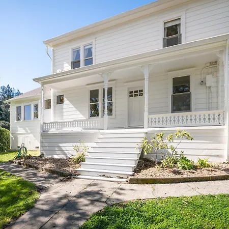 Sebastopol Farmhouse On 3 Acres, Fiber, Kid Friendly